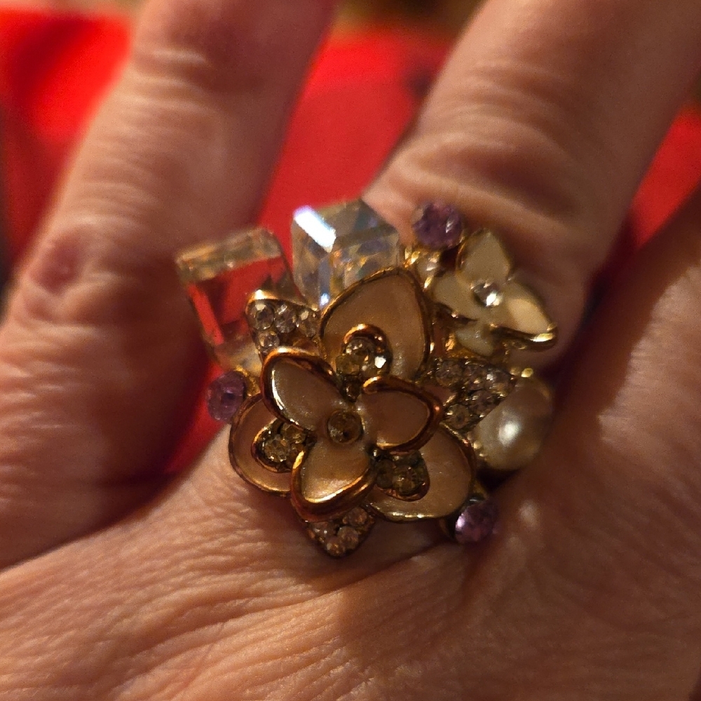 Elegant Gold Floral Ring with Crystal Accents
